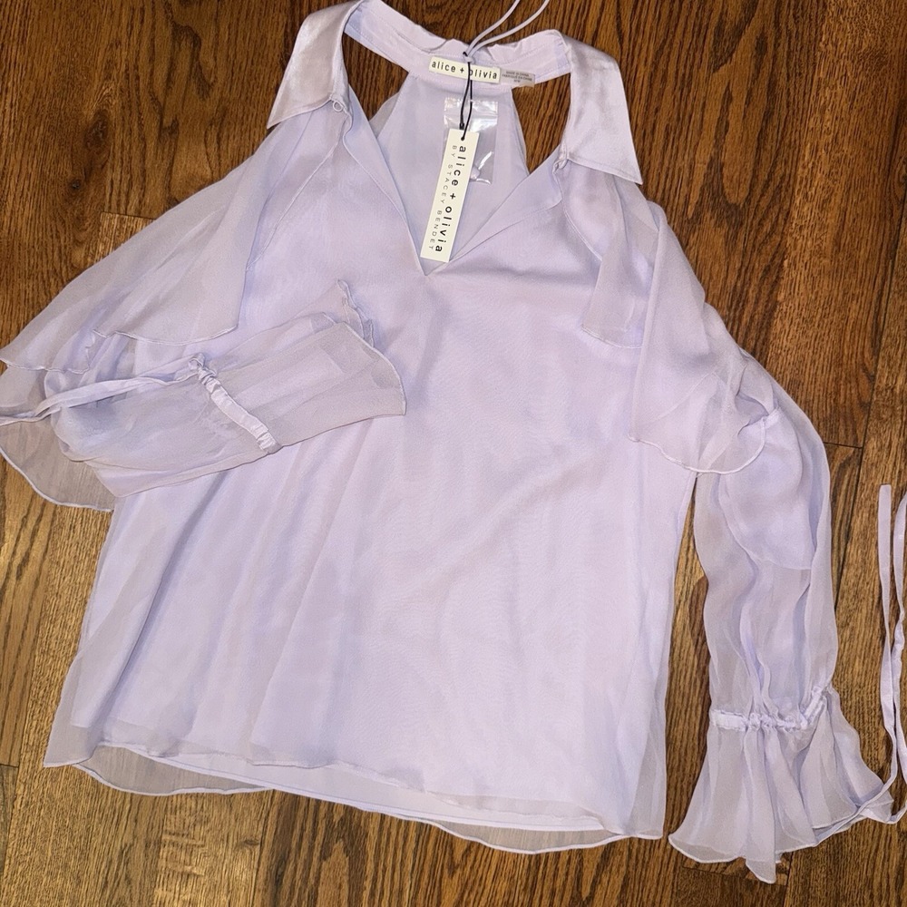 NWT Alice And Olivia Blayne Cold Shoulder Ruffle Blouse Lilac Silk Women's M